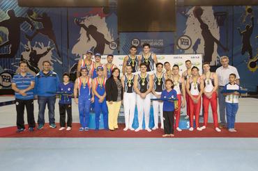 Pódio por equipe masculina