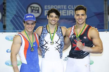 Pódio da barra fixa masculino
