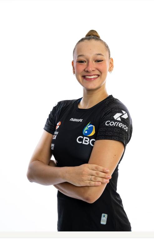 Julia Beatriz Silva Kurunczi (19 anos)