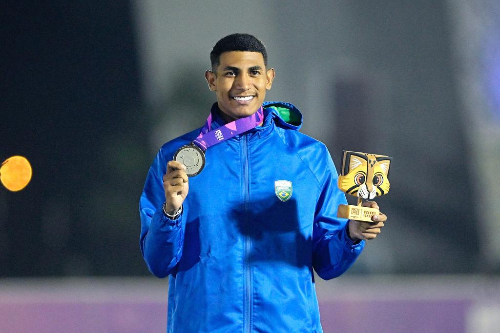 Matheus Lima, prata nos 400 m com barreiras
