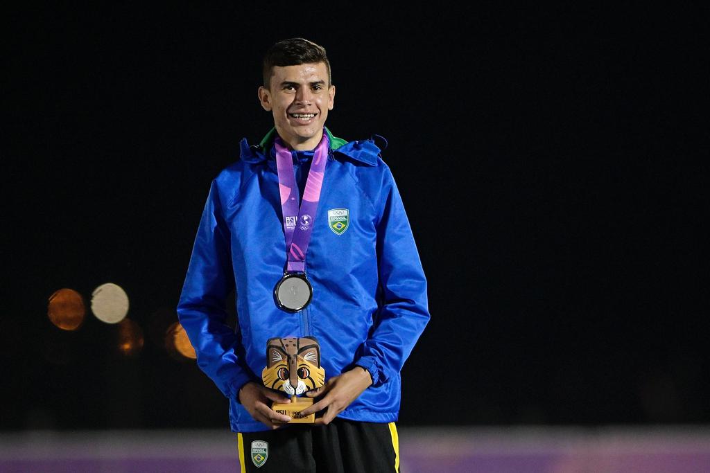 Matheus de Alencar, prata nos 3000 m com obstáculos