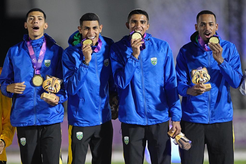 Ouro para o revezamento 4x400 m