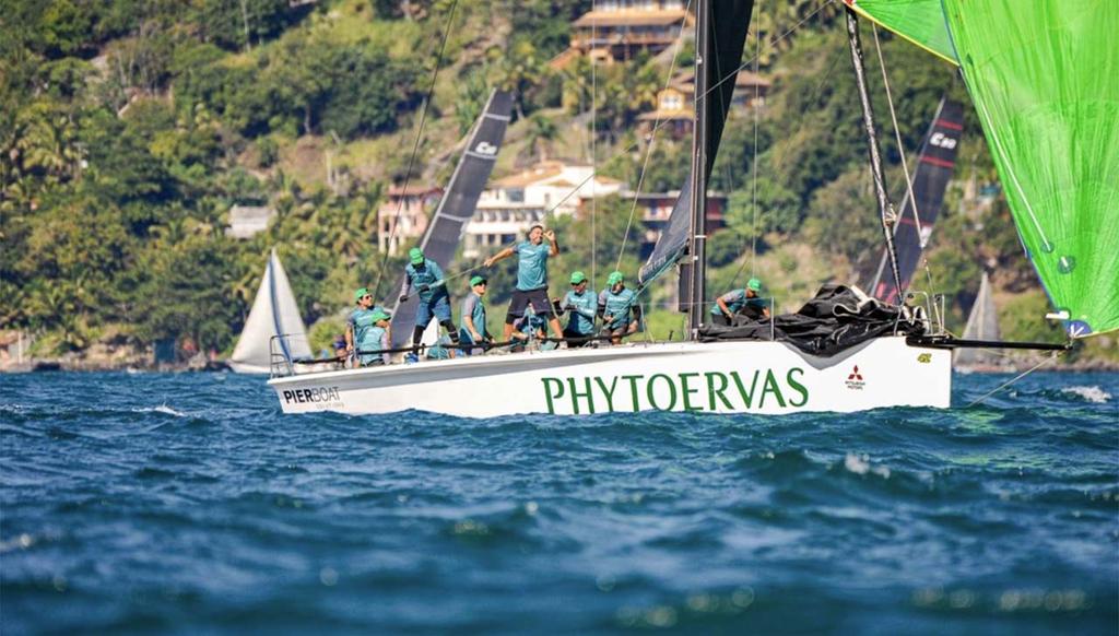Phytoervas em regata no litoral paulista