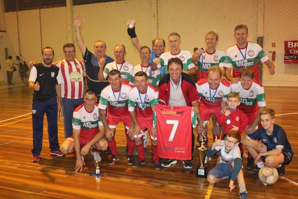 Pinheiral levantou o caneco de campeão da Copa Bráulio Consórcios de Futsal da L