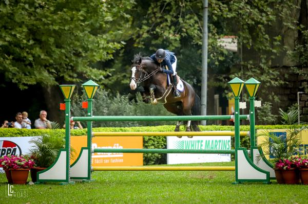 A anfitriã e medalhista pan-americana Karina Johannpeter com Challenger JMen