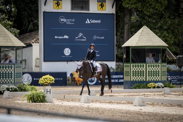 Edgard Josua Salvatore Mano com Catira JMen VII: campeão brasileiro mirim