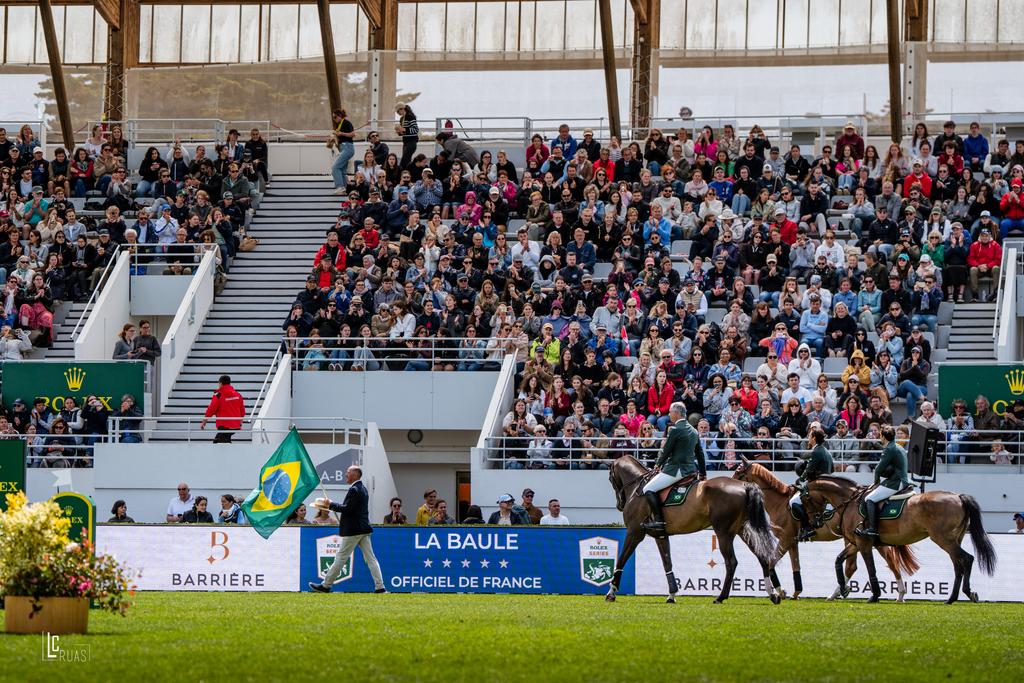 O Time Brasil na apresentação das equipes (Luciana já estava no aquecimento)