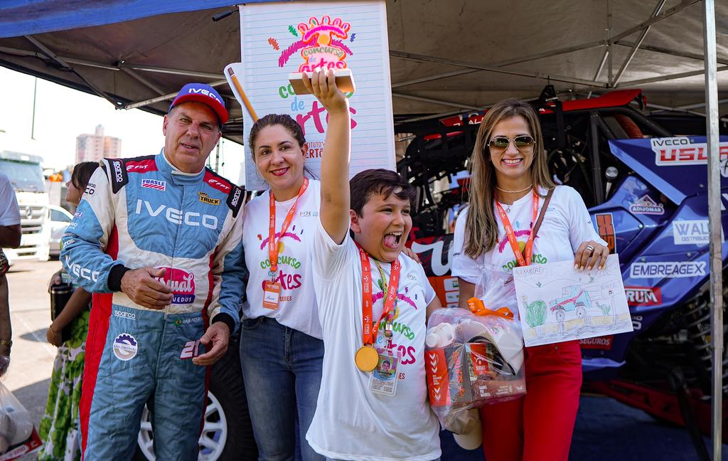 Crianças fizeram desenhos alusivos ao Sertões e receberam medalha e troféu