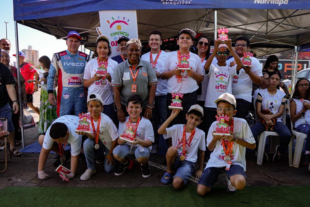 Crianças de variados níveis de autismo participaram do Concurso das Artes