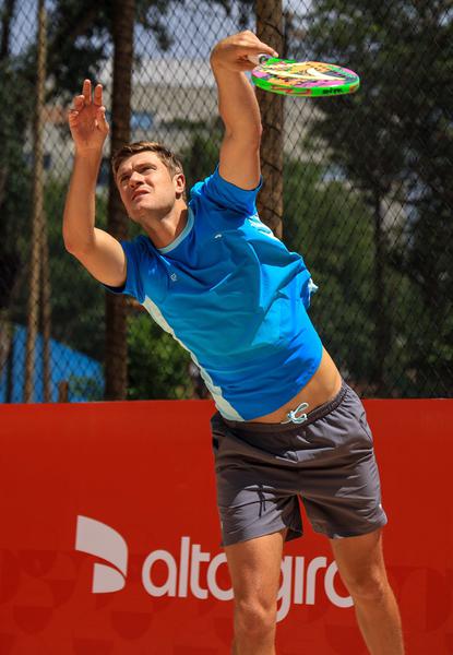 André Baran é o quinto melhor beachtenista do mundo
