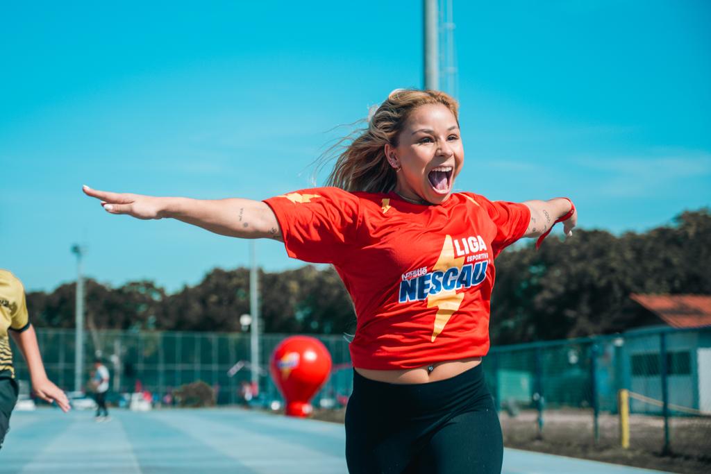 Alegria de Flavinha no pista de atletismo