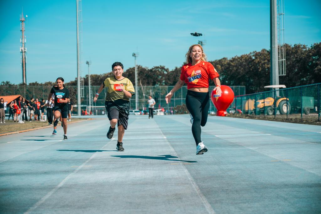 Flavinha participa de prova de velocidade no Atletismo