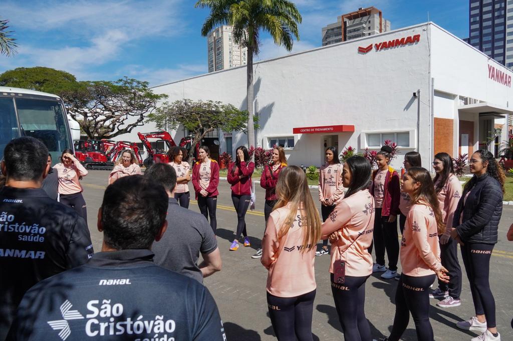 Equipe de Osasco visita a sede da YANMAR