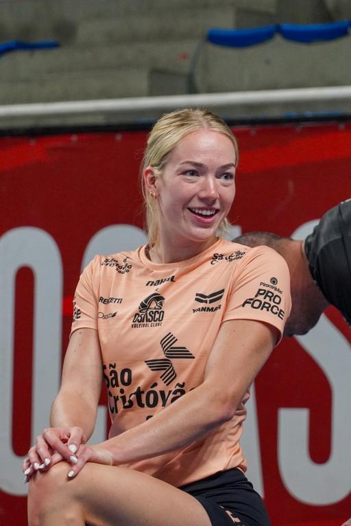 Jenna Gray já treina em Osasco